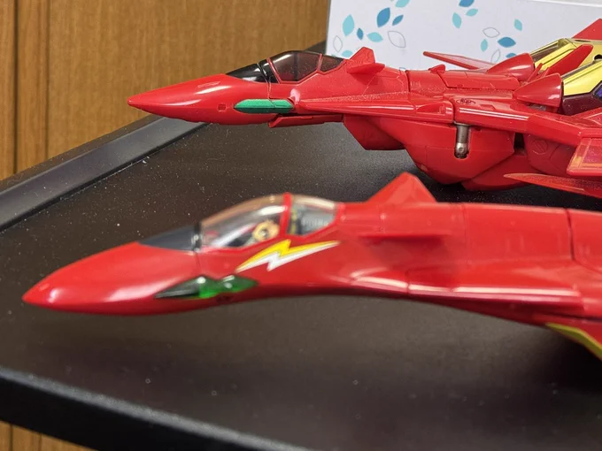 #ファイヤーバルキリー #バンダイ 当時ものと #アルカディア 現行品。 機首のラインは当時ものもシャープでかっこいい。 #バンダイ 2026版が楽しみです。