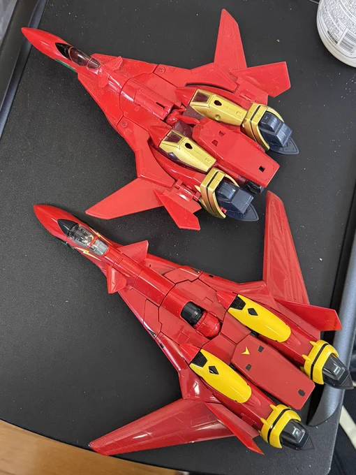 #ファイヤーバルキリー #バンダイ 当時ものと #アルカディア 現行品。 機首のラインは当時ものもシャープでかっこいい。 #バンダイ 2026版が楽しみです。