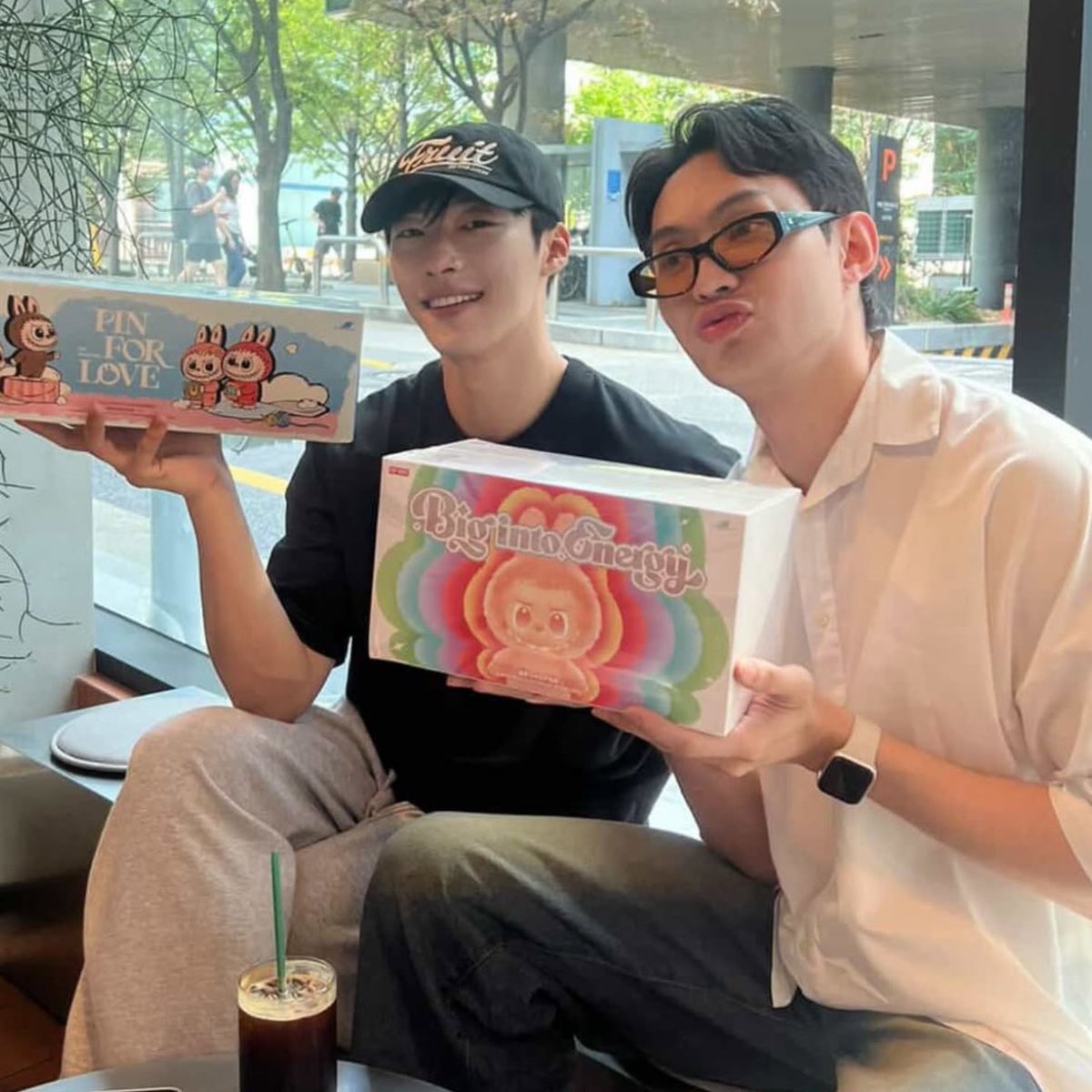 amorousvoid's tweet image. 라부부 좋아하는 사람? 🫥