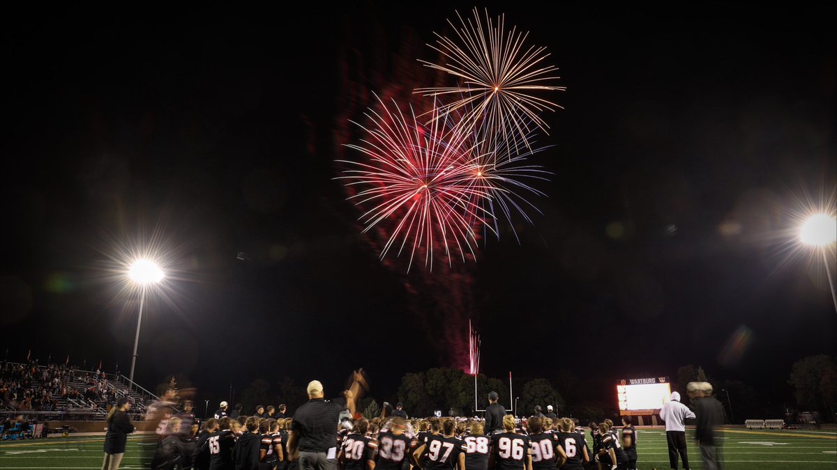 WartburgKnights's tweet photo. 𝙒𝙝𝙖𝙩 𝘼 (𝙆𝙣𝙞𝙜𝙝𝙩)🎆

#GoKnights | @WartburgFB https://t.co/AcvLNlDALT