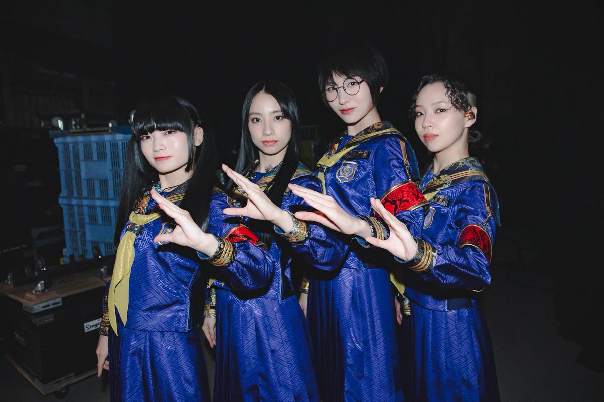 新しい学校のリーダーズ RINの生まれた日限定セット 𝗥𝗜𝗡 新しい学校のリーダーズ | 💙🎂 | Instagram