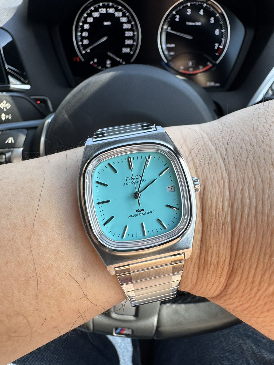 tokei_lover's tweet image. 日曜日　気温33℃で蒸し暑いです
ターコイズ34mmTVダイヤルのタイメックスでお出かけ　小径も上品でおしゃれです
#タイメックス 
#TIMEX
#TimexREISSUE1983Eline