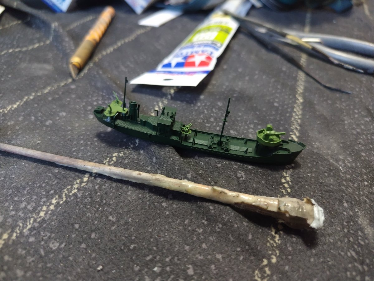 武装はこんなもんか…。後は武装と船の位置に合わせて外舷色で塗装や。つか上陸戦ジオラマで使うから、銃弾後つけとかないと…。

＃ダイリンモデル　＃SS艇
