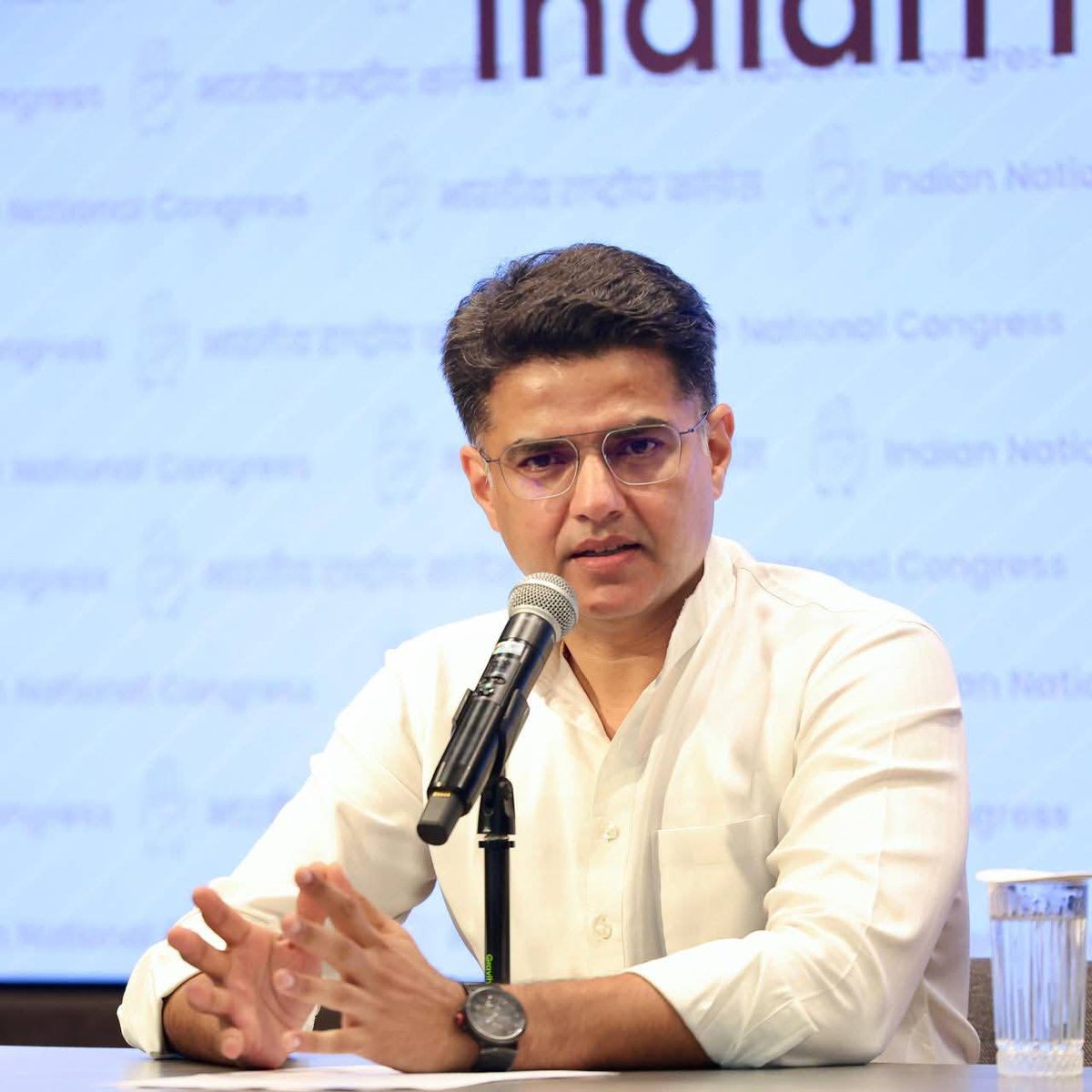 IYC's tweet photo. राजस्थान के पूर्व उपमुख्यमंत्री एवं कांग्रेस के वरिष्ठ नेता श्री @SachinPilot जी को जन्मदिन की ढेरों शुभकामनाएँ।

आपका समर्पण, संघर्ष और नेतृत्व कांग्रेस परिवार को सदैव प्रेरित करता रहा है।
ईश्वर आपको दीर्घायु, उत्तम स्वास्थ्य और सफल जीवन प्रदान करें। https://t.co/ixtta3lVsp