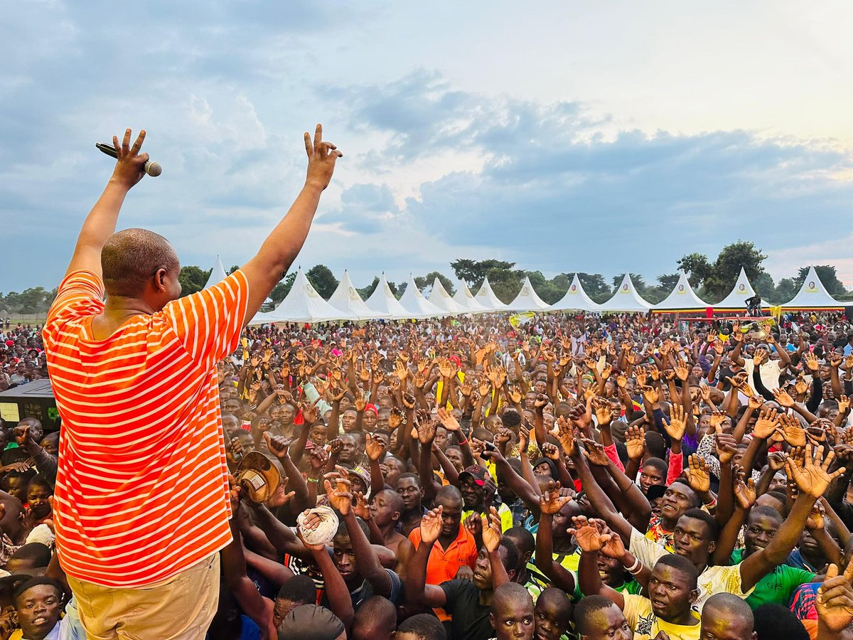 BalaamBarugahar's tweet photo. To the young people of Kaliro District, thank you for warmly embracing our Father of the Nation, President @KagutaMuseveni, during last night’s Wake-Up Youth Empowerment Rally.

I was impressed by the progress of youth projects and ventures in Kaliro. However, a few gaps such as corruption continue to hinder the fair distribution of funds across all parishes in the district. With the ongoing assessments, those engaged in corruption will be held accountable.

On behalf of Government, I pledge to ensure fairness and transparency in the support extended to our youth. Every young person deserves to be supported without discrimination.