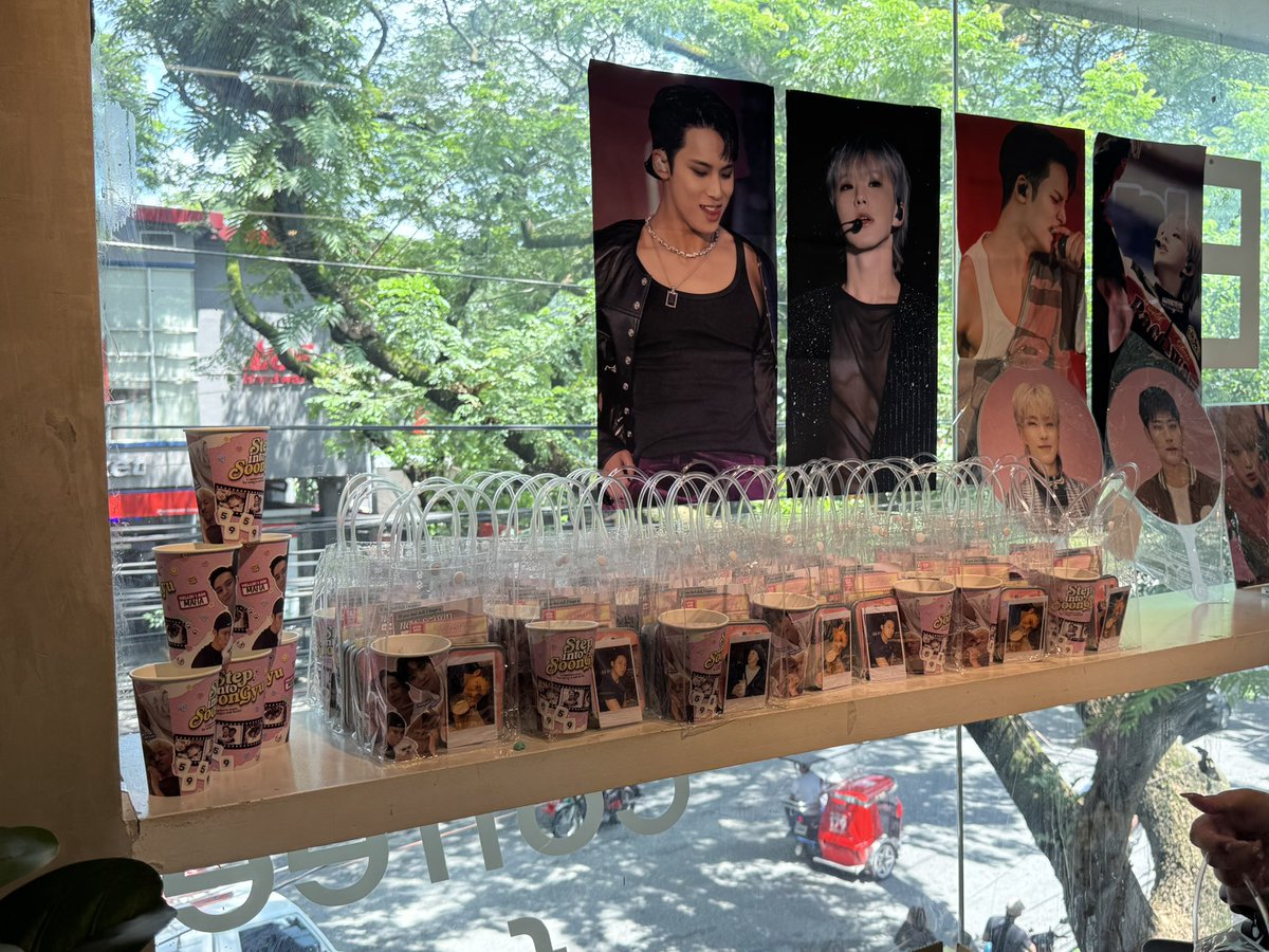 stepintosoongyu's tweet photo. Hi, attendees! 

You may already claim your kits at the registration table. Please present the receipt! ☺️🤍

#StepIntoSOONGYU https://t.co/TQX1yAEpqy
