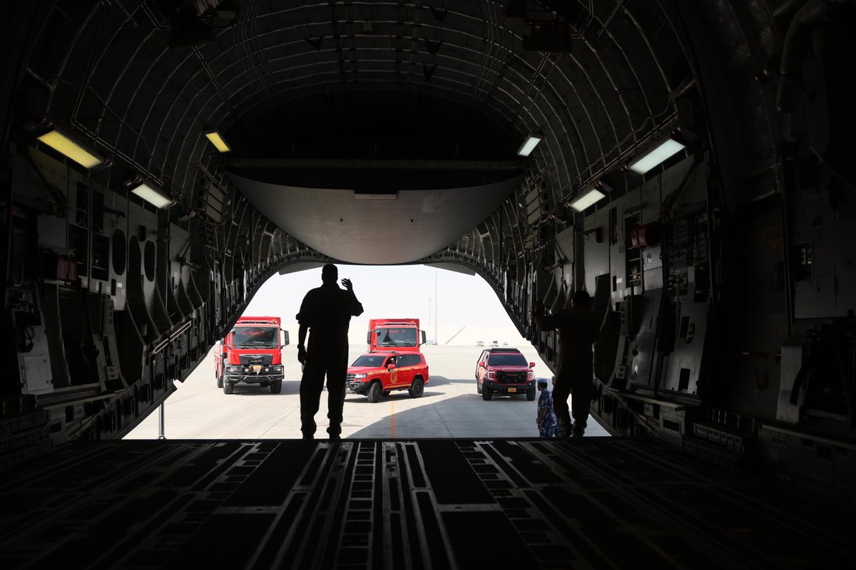 پنځه قطري الوتکې کابل ته راورسېدې چې له ځان سره یې د افغانستان لپاره بشري مرستې راوړې.  تر دې مخکې څلور نورې الوتکې هم را رسېدلې وې، چې دا شمېر اوس ۹ ته رسېږي.  په مرستو کې مجهز میداني روغتونونه، جراحي او طبي وسایل، د بې‌ځایه شویو لپاره خیمې، او بنسټیز سامانونه شامل دي.