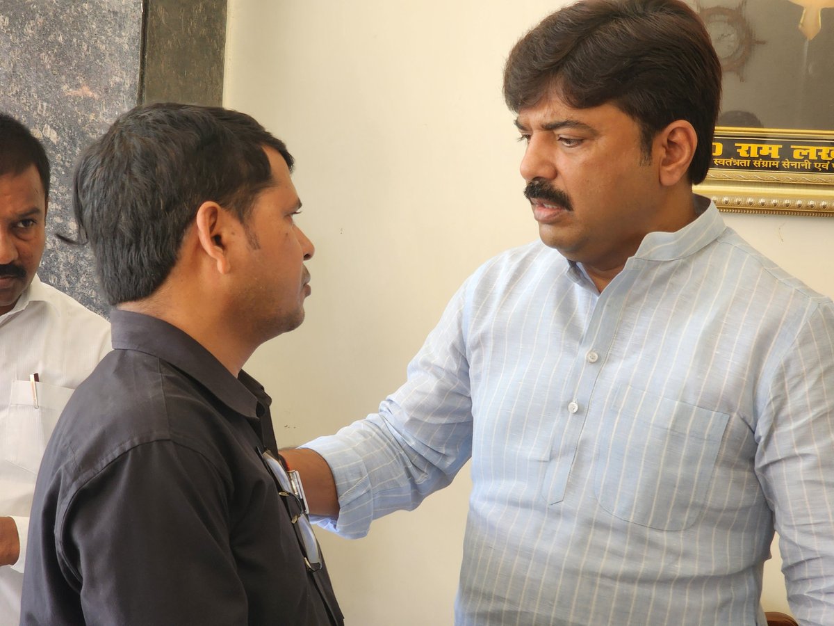 Brijesh Singh Prinshu MLC (@mlcbrijeshsingh) on Twitter photo जौनपुर स्थित आवास पर जनता दर्शन।
.
.
.
#jaunpur
#jantadarshn
<a href="/myogiadityanath/">Yogi Adityanath</a>
<a href="/BJP4India/">BJP</a>
<a href="/BJP4UP/">BJP Uttar Pradesh</a> जौनपुर स्थित आवास पर जनता दर्शन।
.
.
.
#jaunpur
#jantadarshn
<a href="/myogiadityanath/">Yogi Adityanath</a>
<a href="/BJP4India/">BJP</a>
<a href="/BJP4UP/">BJP Uttar Pradesh</a>