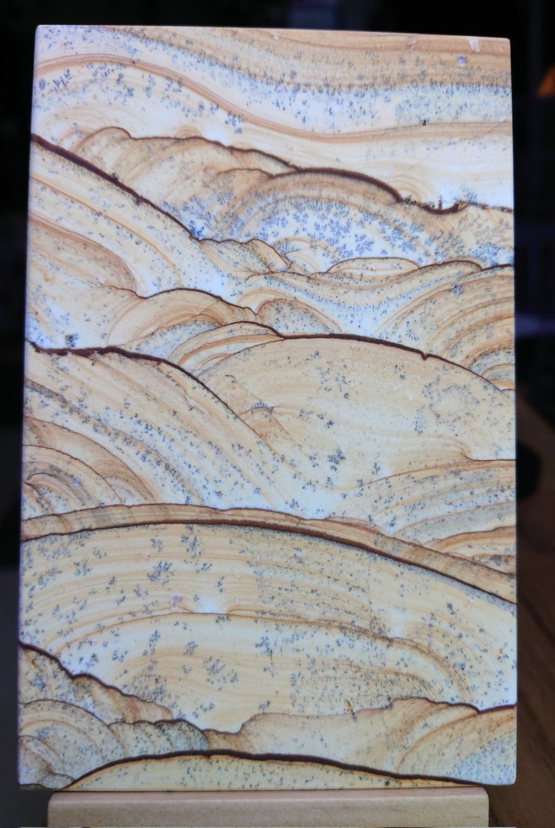 天草木目石
山が連なった風景画のように見える
こんなのが自然にできるのだから不思議