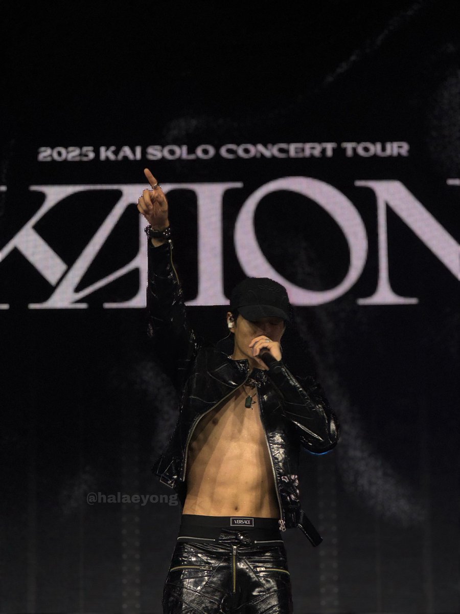 halaeyong's tweet photo. your favorite idol's favorite idol 

#KAOIN #KAION_IN_USA #KAIONinNYC #EXO https://t.co/M0mFzgN23n