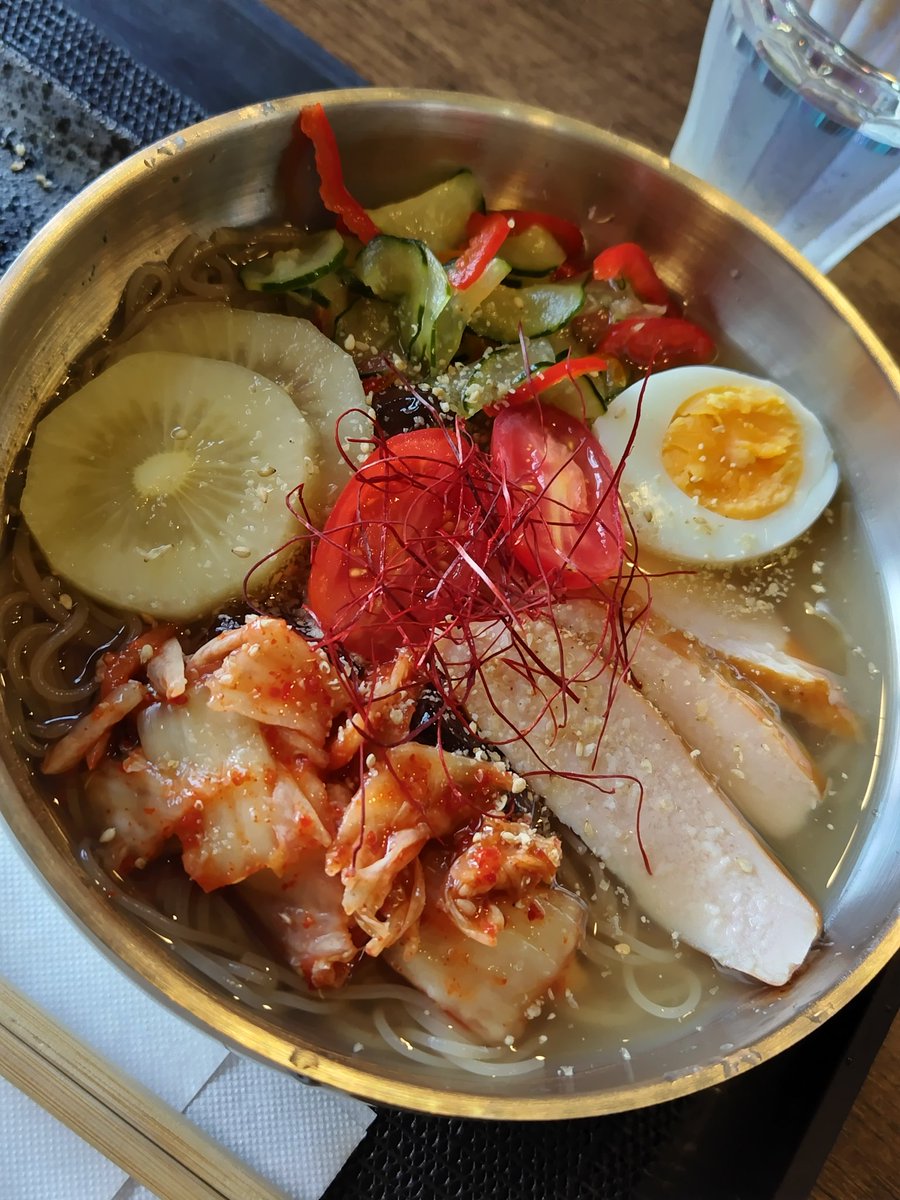 カフェハシゴにてタイムリバースさんで冷麺いただいて来ました。

暑いから冷たくて酸味あるの美味しいd(˙꒳​˙* )