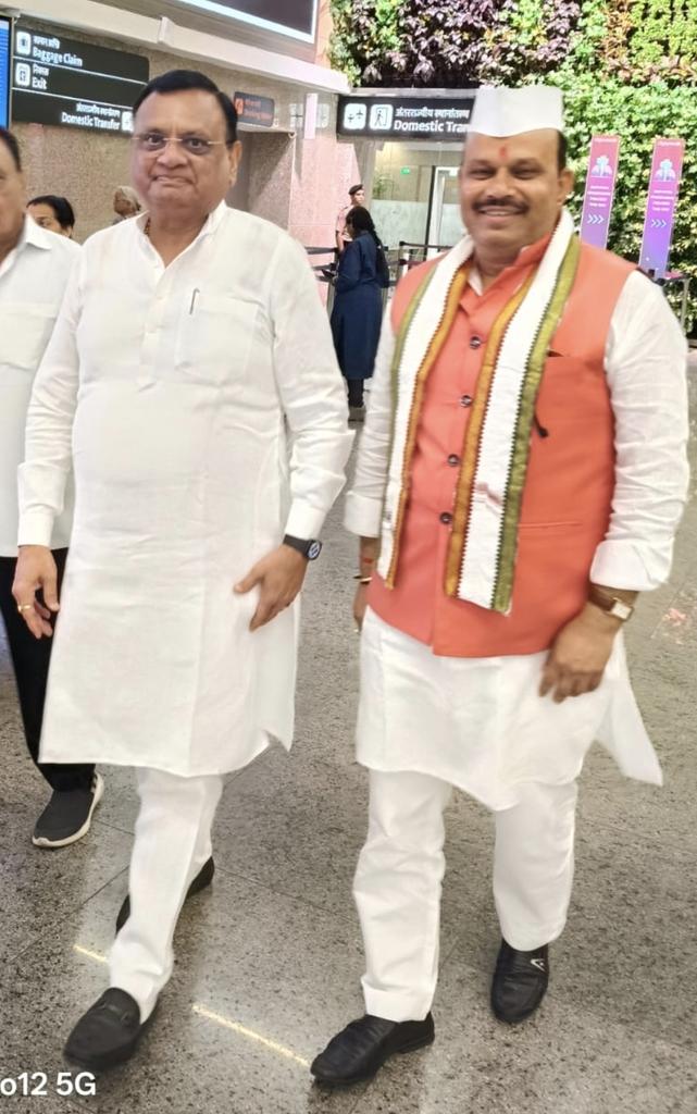 अखिल भारतीय कांग्रेस कमेटी के महासचिव/ प्रभारी उत्तर प्रदेश कांग्रेस कमेटी (पूर्व सांसद) माननीय अविनाश पांडे जी का लखनऊ आगमन पर स्वागत अभिनंदन.. जय कांग्रेस