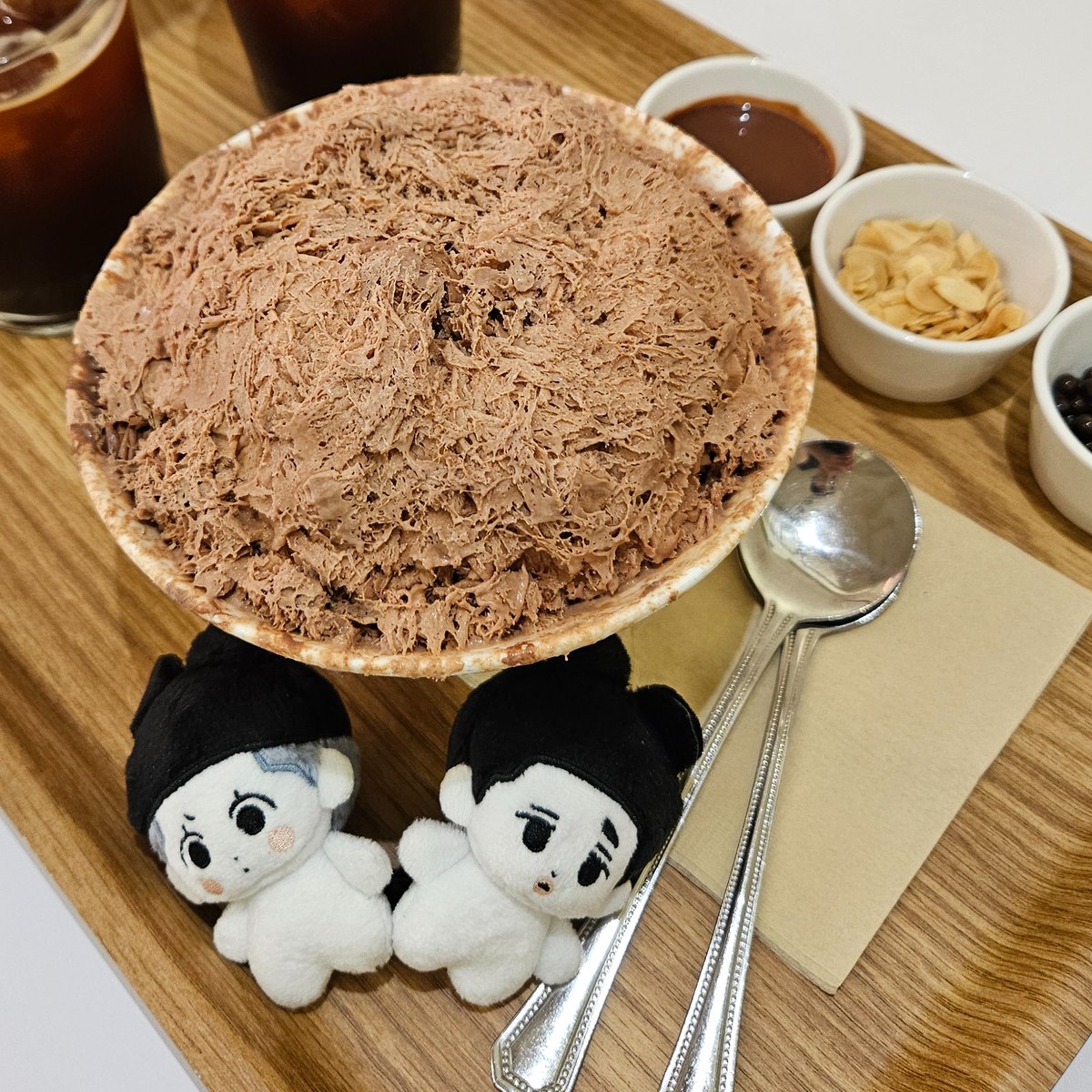 던져놓고 찍은것 같군
급했어