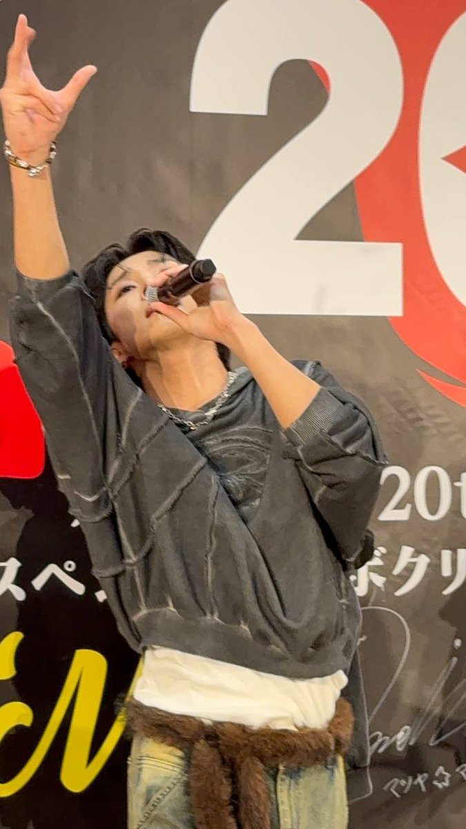 vasyafine's tweet photo. just yesterday we were filming dance covers of them, and today i’m at their concert..
@TRENDZ_JP @TRENDZ_OFFCL #canvas #trendz #friendz #pushdown https://t.co/4xtsme6SvR