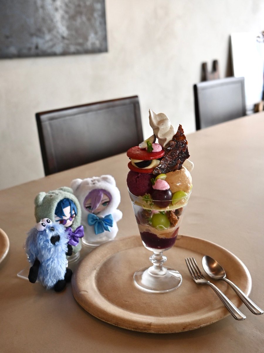 友達の推しぬいとおしゃパフェ✨