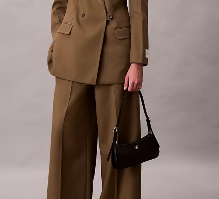 brandsofmia's tweet photo. Calvin klein 

شنطه 371 بعد الحصم 
غير شامل الشحن الدولي https://t.co/Hz7Gafahva