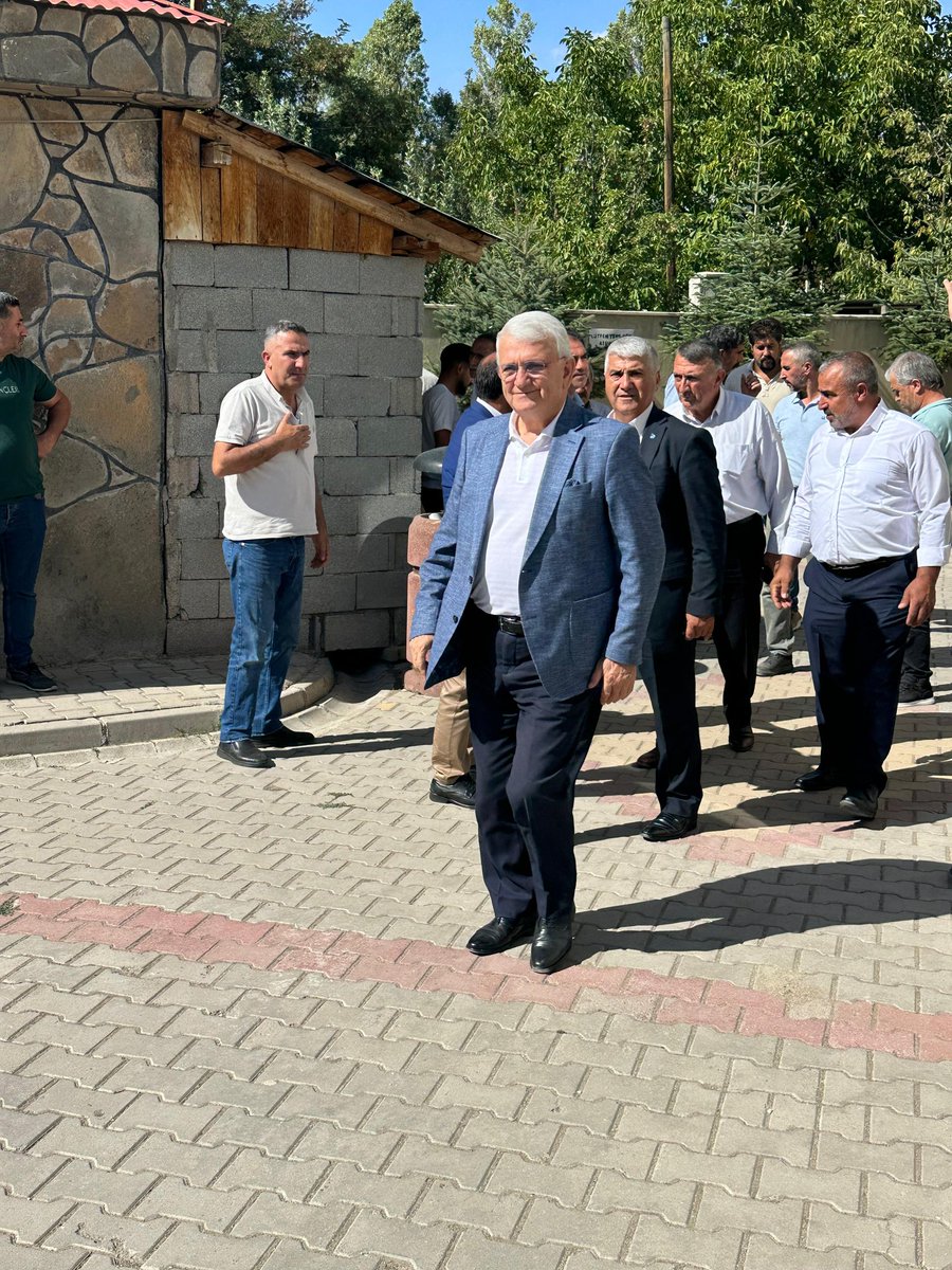 smailMacit12's tweet photo. Genel Başkan Yardımcımız Van 23. Dönem MV Sn Kerem ALTUN  ile birlikte, Vefat eden Çakırbey köyünden hacı hasan kılıç'ın eşi Halit KILIÇ ın annesi Burhan PACAL ve Hacı Ahmet MUL un yengeleri Tavus KILIÇ için KILIÇ ailesine taziye ziyaretinde bulunduk. https://t.co/2akxIM5Hbd