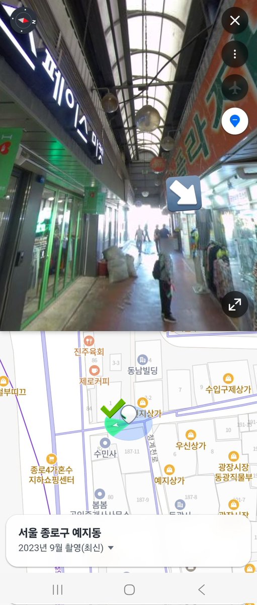 광장시장을 가신다면 할머니네(지칭) 간판 없는 한복집은 진짜 꼭 한번 가보시는 걸 추천 드립니다. 
초반에 다들 할머니의 직설적인 말씀에 다들 불친절하다 생각하실 수 있지만 나름 손녀들 온듯 하나라도 먹이실려고 음료수 하나라도 주실라 하시구
특히 최소 30년이상의 유물들이 너무나 많이
