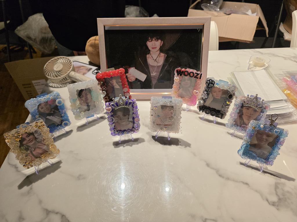 우지 송별회 럭키 드로우가 끝났습니다🙏
수량을 넉넉히 준비 했다고 생각했는데
1시간만에 품절나버렸네요 ㅠㅠ
정말 죄송합니다
하지만 4시 토크쇼 상품은 남아 있으니
많관부 ❤️