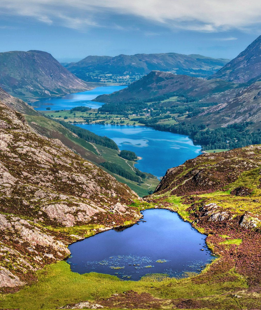 Morning everyone I hope you are well. Another descent from Brandreth and one of my favourite views overlooking Blackbeck Tarn, Buttermere and Crummock Water. Have a great day.

#LakeDistrict