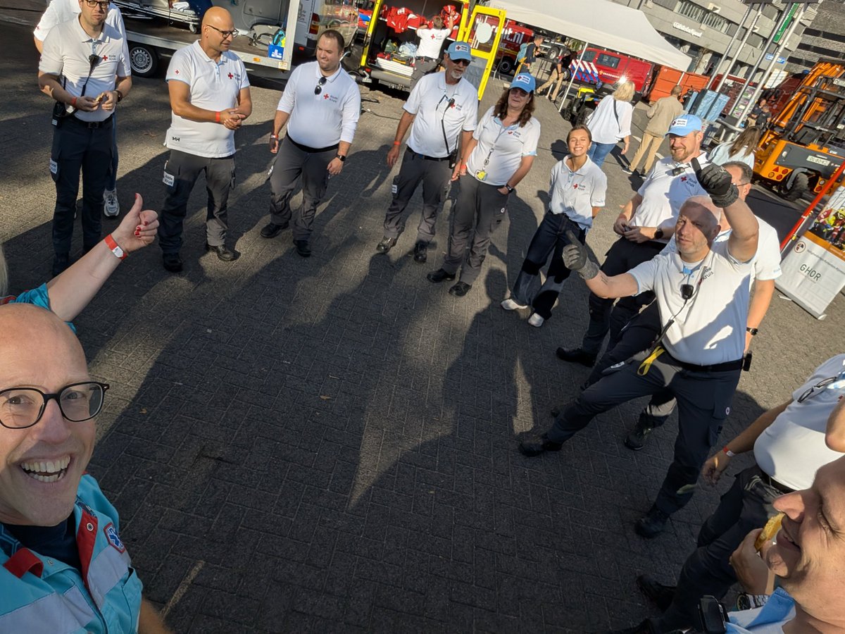 Vandaag staan ze er weer: de helden van <a href="/NHTPlus/">Noodhulpteams+ RR</a> samen met onze collega's van <a href="/AmbulanceRR/">Ambulance Rotterdam-Rijnmond</a> op de #wereldhavendagen.