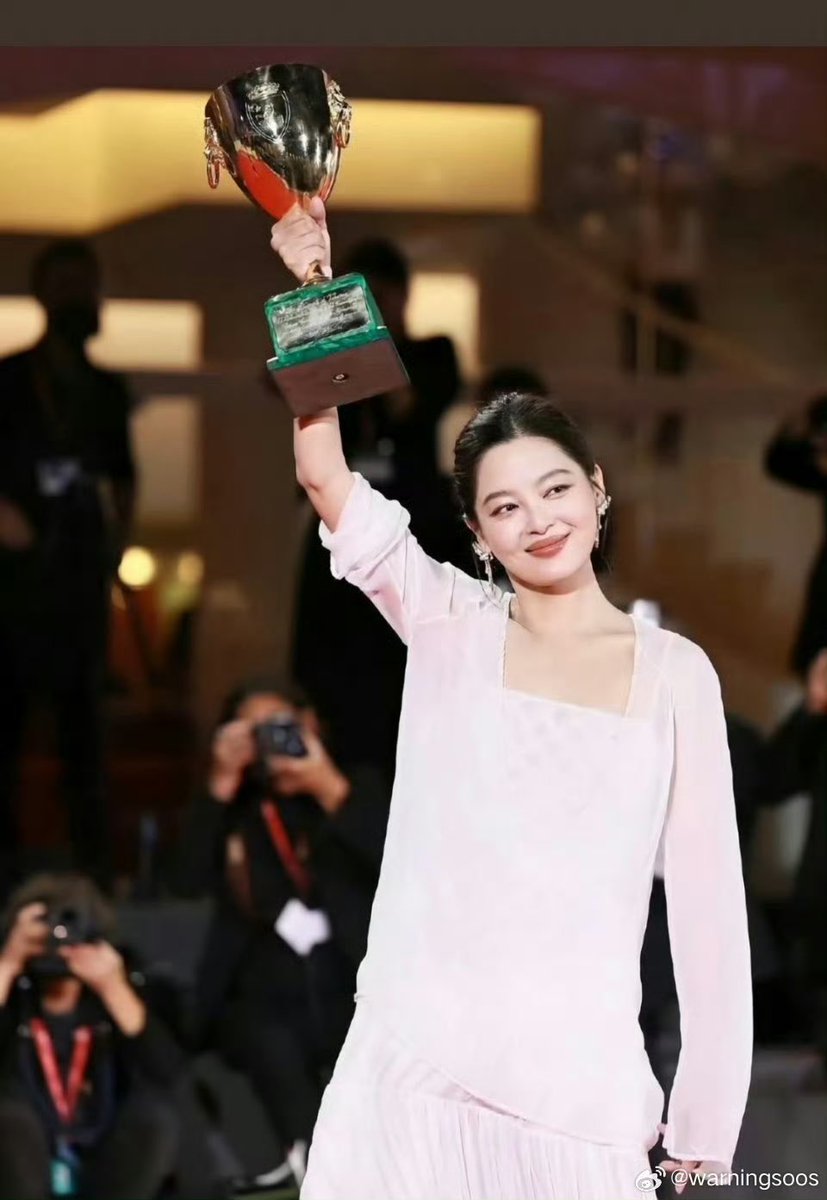 HenanWonderful's tweet photo. #Chinese actress #XinZhilei has won the Best Actress (#VolpiCup) at the 82nd #Venice International Film Festival for her role in “The Sun Rises on Us All”! Congratulations! 🎉 #actress #film #日掛中天 #辛芷蕾 #VeniceFilmFestival2025 #VeniceFilmFestival #China @DiscussingFilm https://t.co/tMpvu1CmD7