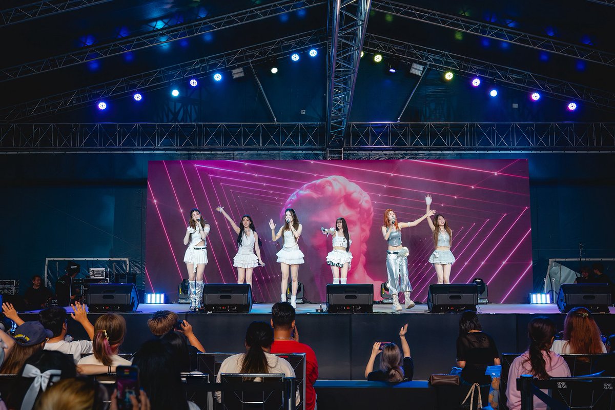 ขอขอบคุณงาน Praew Charity 2025 “Growing Together – เติบโตไปด้วยกัน” ที่ให้โอกาสพวกเราได้ขึ้นโชว์บนเวทีนี้นะคะ เป็นโอกาสที่ดีมากๆ สำหรับพวกเราเลยค่ะ 🧡 และขอขอบคุณทุกคนที่ตั้งใจมาเชียร์พวกเรา ถึงแม้ว่าฝนจะตกหนักมากๆ แต่ทุกคนก็สู้มาก ไม่หนีไปไหนเลย 🥹 ขอบคุณมากๆเลยนะคะ 🫶🏻✨