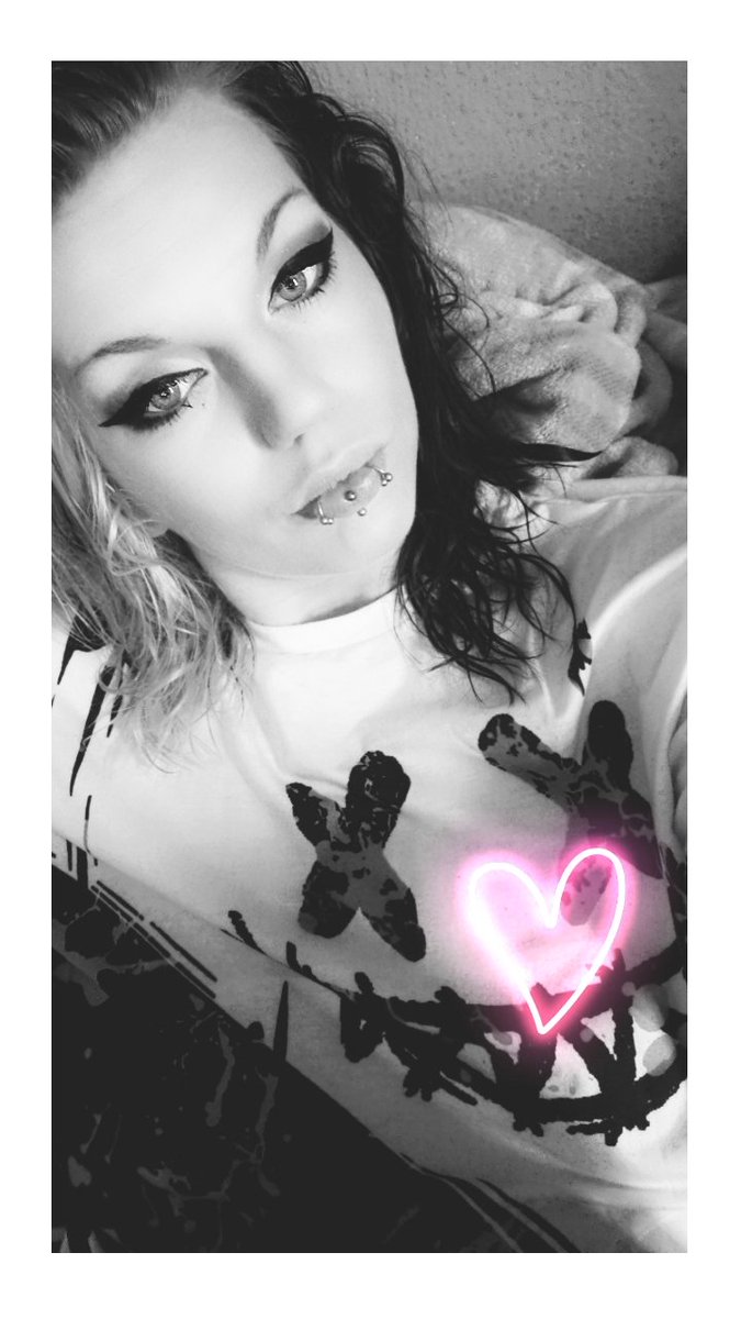 Skyla_Million's tweet photo. Selbst im "langweiligen" morgenlook bin ich unwiderstehlich 🔥 kaffee sends sind deine Aufgabe Simp. 

#findom #femdom #paypig #goddess #mistress #geldherrin #worshipme #humanatm #paypigslave #zahlsklave #domina #findomina #finsub #financialdomination #humanatm https://t.co/MW3CAZdSnx