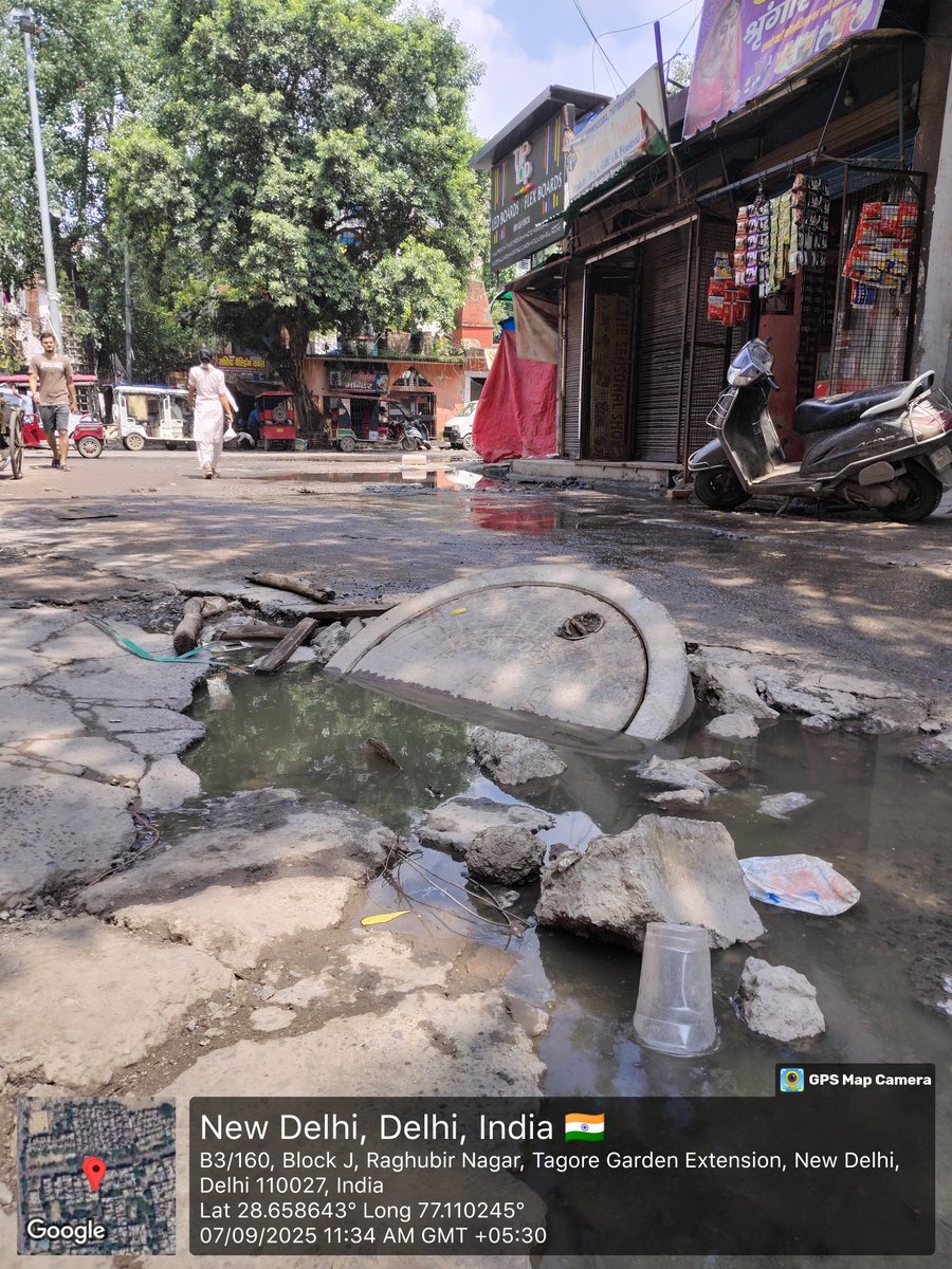 Imsuraj_007's tweet photo. A few people came from DJB but they just put the manhole cover aside and went away without checking if they had put it right or not people are getting hurt because of this so please sir resolve this problem as soon as possible.
I'm attaching a few images with location tag https://t.co/baF2hT1wHv