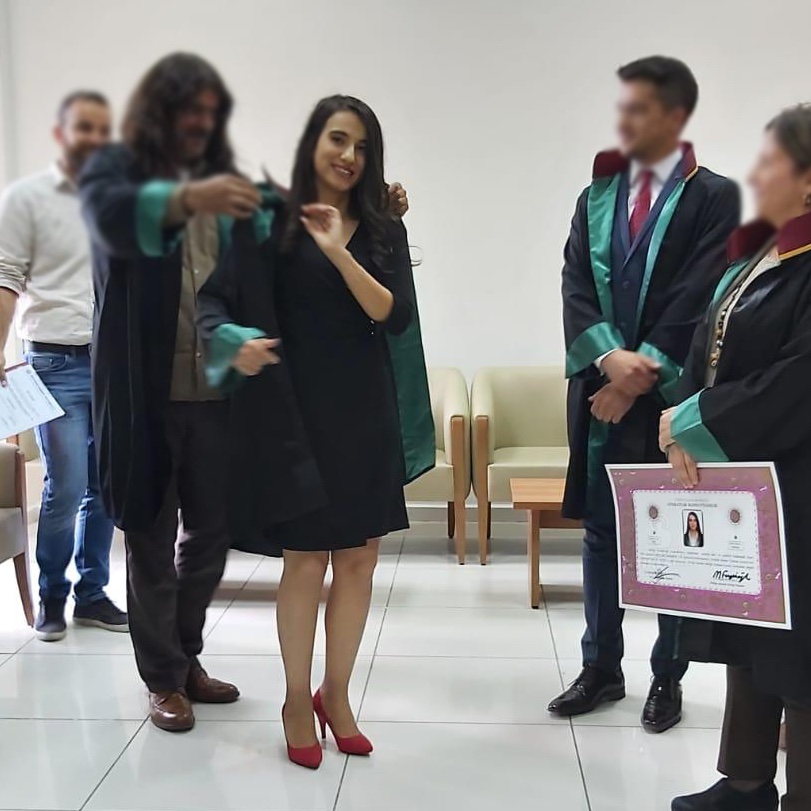 bosunatiklama's tweet image. Kırşehir&apos;de iç çamaşırına sakladığı uyuşturucu hapı, cezaevinde müvekkiline verirken kameralara yakalanan avukat Meltem Y. tutuklandı.