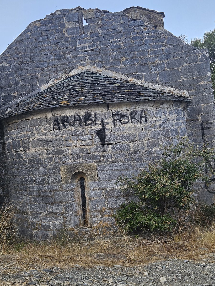 StefaniniOlivi1's tweet image. Vulè difende u populu corsu imbruttendu una cappella rumanica di l'XIesimu seculu...