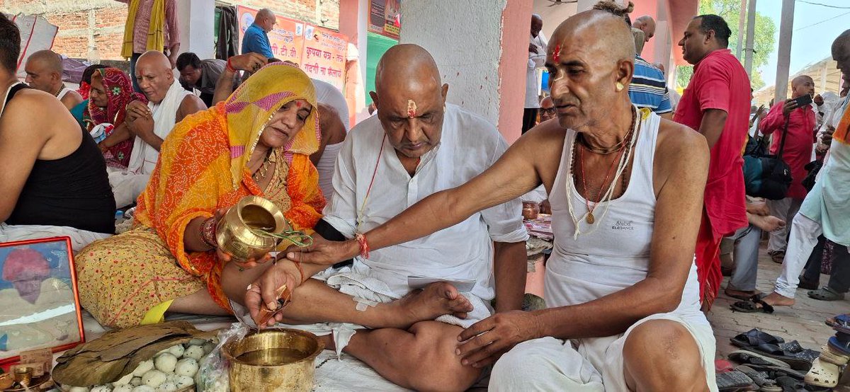 airnews_patna's tweet photo. #गयाजी: पितृपक्ष मेला महासंगम 2025 भाद्रपद पूर्णिमा से शुरू। श्रद्धालु फल्गु नदी में स्नान कर खीर का पिंडदान कर रहे हैं और पूर्वजों की आत्मा की शांति व मोक्ष की कामना कर रहे हैं।

रिपोर्ट: धर्मवीर भारती 

@airnewsalerts @ddnewsBihar @gaya_dm https://t.co/09o3dfmIa8