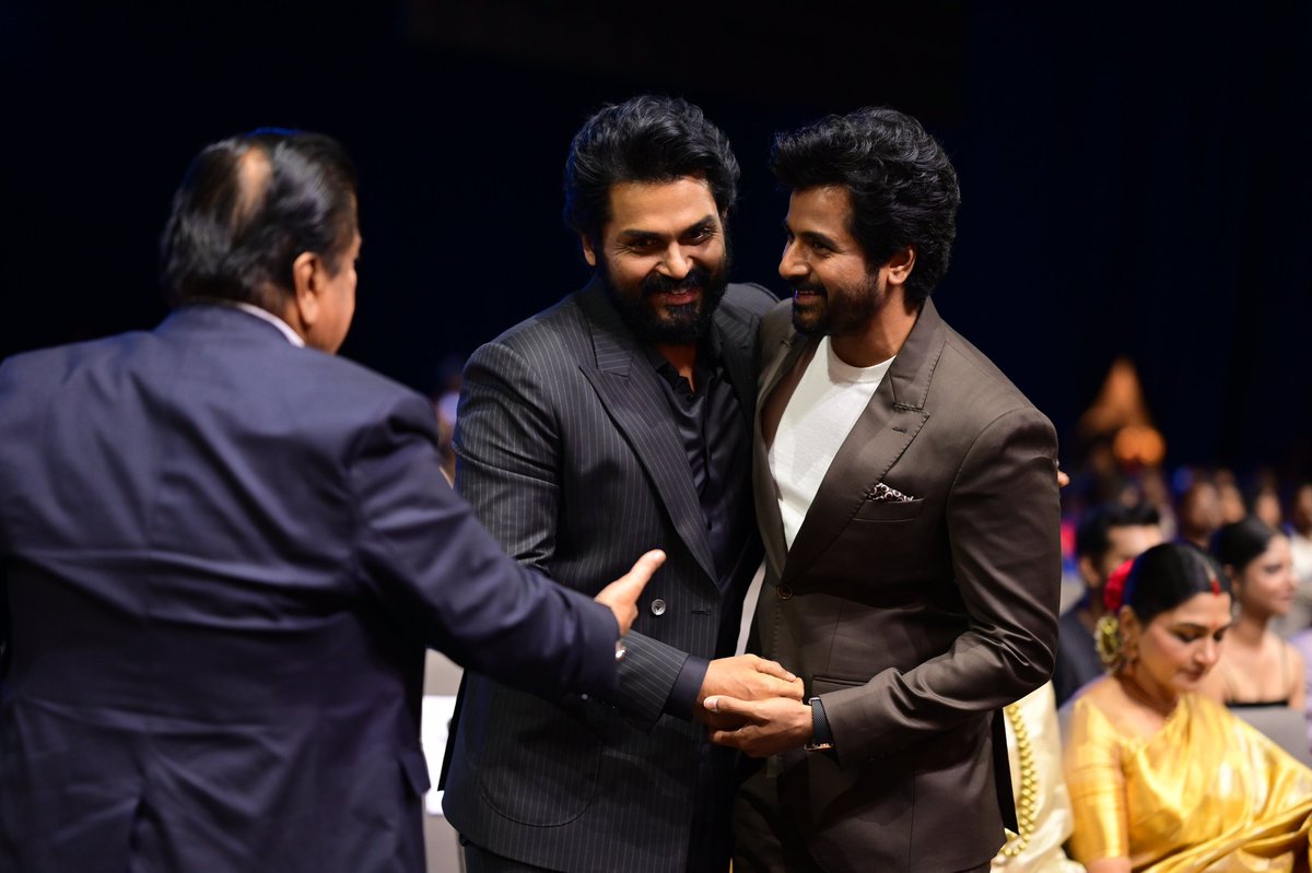 _MovieTamil's tweet image. #Sivakarthikeyan &amp;amp; #Karthi at #SIIMA2025 🫂❤️

#Madharaasi