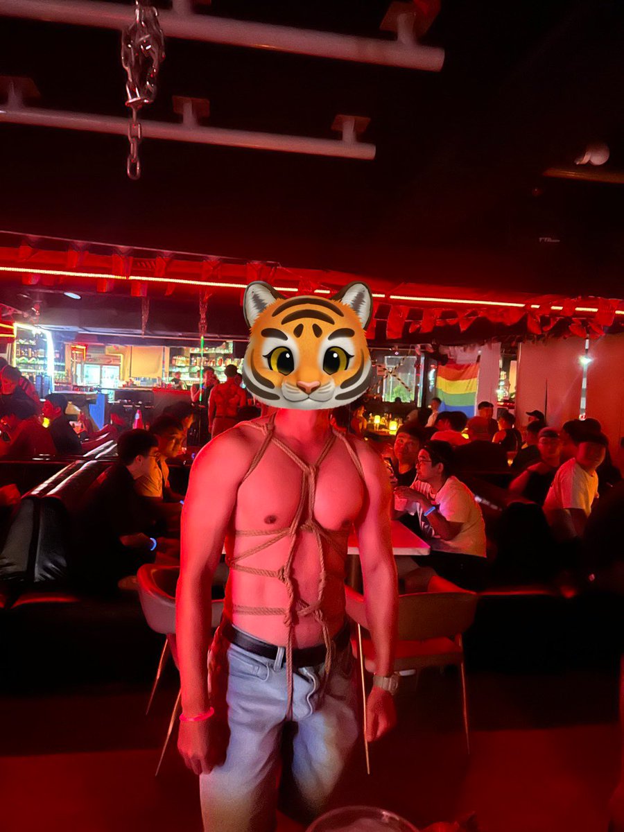 突然就被綁起來了😂