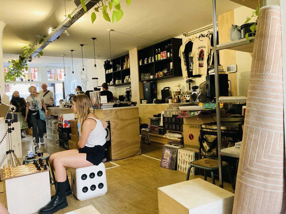 hayat01sh1da's tweet image. I spent the whole day for chill-out activities with my #RubyFriends.
It was sunny all the day, which made my day literally brilliant.

When I parted with them, Rhiannon and Justin had me took a FAMILY photo, more than a GROUP photo.
Happy the 9th(the 2nd wedding) anniversary🎉