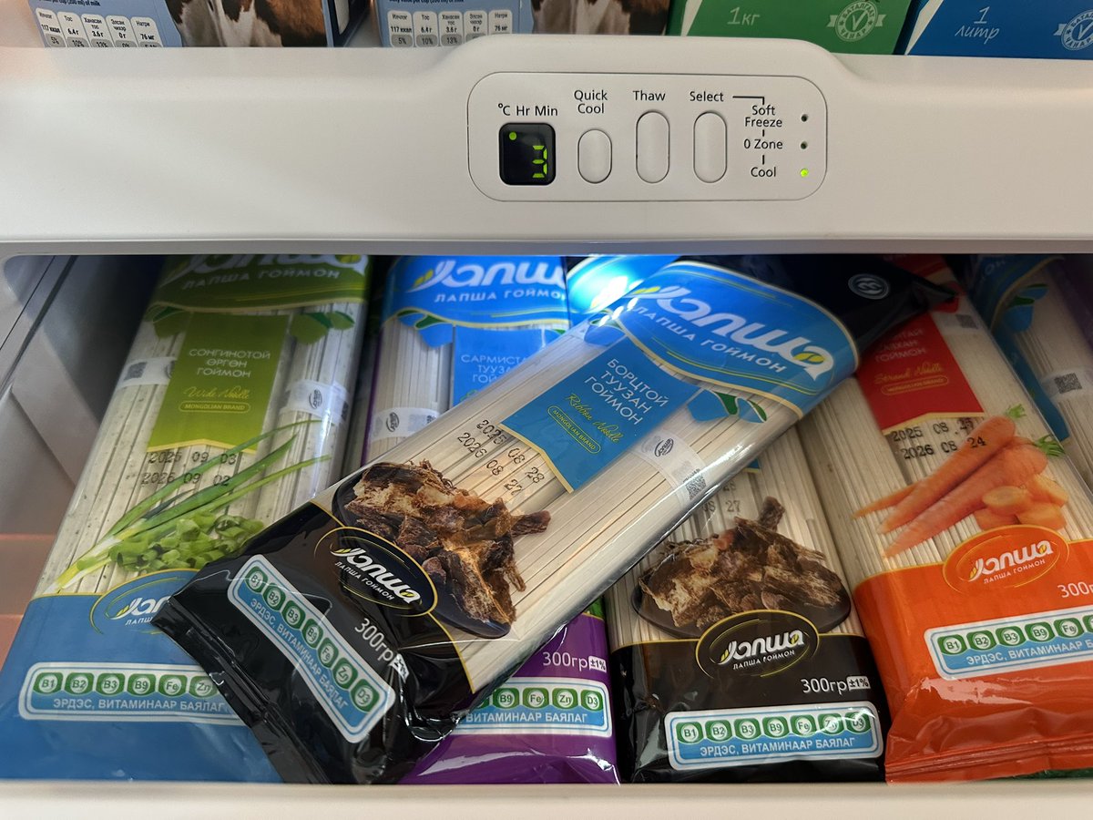 Бүрнээ аваргын иддэг Лапша гоймонг аргалын утаанд утсан хонины махны хорхогны шөлөнд хийгээд өдрийн хоол болголоо. 7 хоногт 4 удаа идээд байхад эрүүл мэндэд тустай эрдэс витаминаар баялаг брэнд дээ … 😉😊