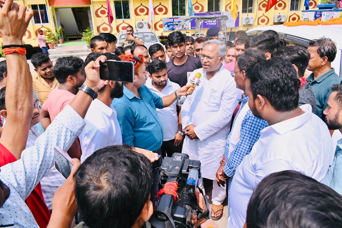 ManishVermaJDU's tweet photo. आज खगड़िया प्रवास के क्रम में बेगूसराय जिले के जीरो माईल, सुभाष चौक, साहेबपुरकमाल समेत कई जगह उत्साहित जद(यू) कार्यकर्ता-बंधुओं और स्थानीय गणमान्य लोगों ने आत्मीय स्वागत किया।
आप सबका स्नेह और आशीष यूँ ही बना रहे।
#NitishKumar #JDU #ManishKumarVerma #Begusarai #Alauli #Khagaria