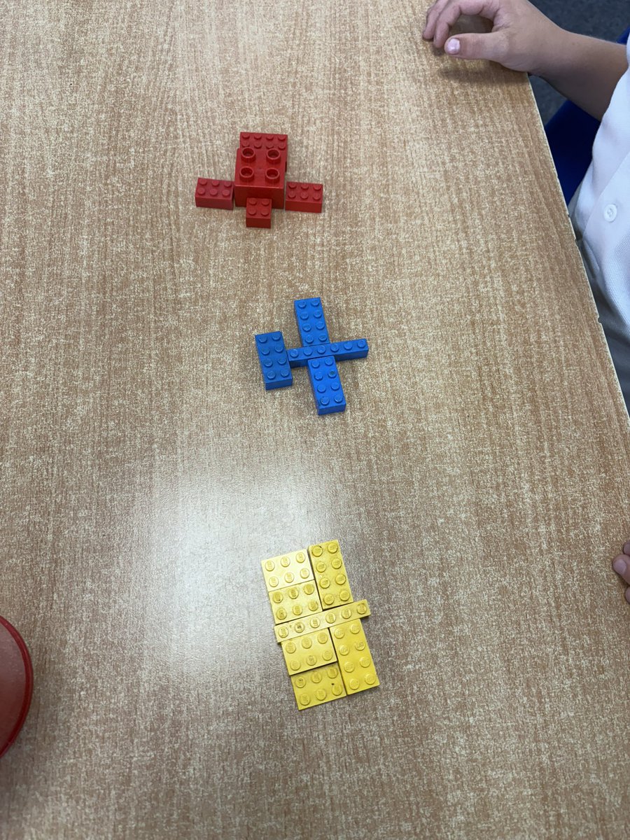 latimerprimary's tweet image. Last week the children in #ClassKB have been sorting objects by colour, shape and size. Arthur also sorted his dice by number! #Enthus1asmm #Latimermaths