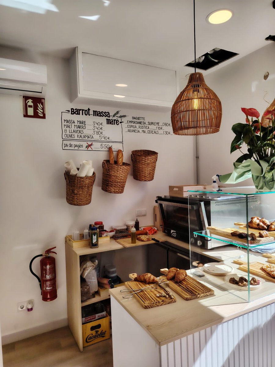 ERCParets's tweet photo. ☕ AVITÚ Cafè, molta sort en el vostre nou projecte👏👏👏
El refugi, el cafè del Vallès, al carrer Raval 5 del Barri Antic de #Parets.
#ComerçAParets #ConsumLocal https://t.co/hNmu8bXsU3