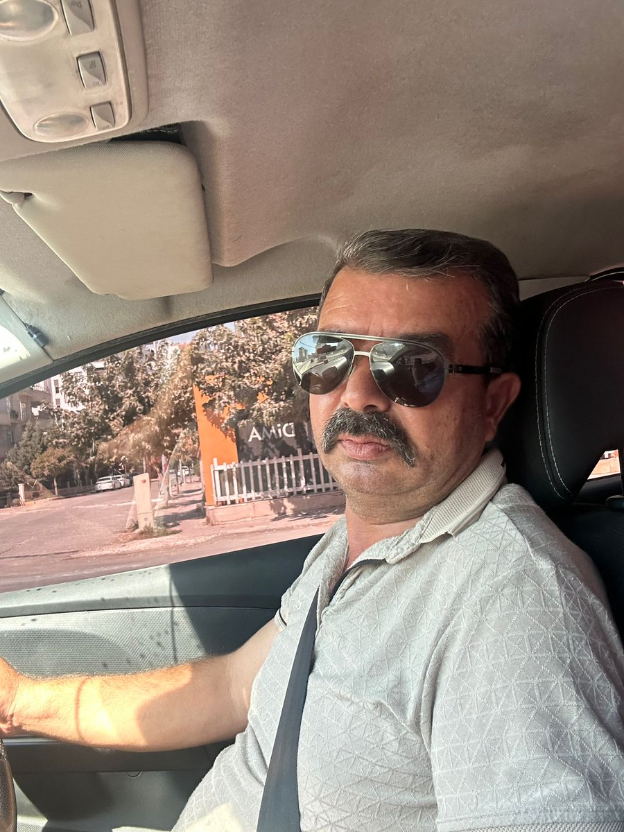 HER İNSANA DEĞER VERİLMEZ DEGERI LAYIK OLANA VERILIR ÇÜNKÜ DEGERSIZ İNSAN  DEGERİ GÖRÜNCE KENDİNİ VAZGEÇİLMEZ SANIR BEN BİR COK İNSAN KILIĞINA GİRMİŞ KİŞİLERİ SİLDİM