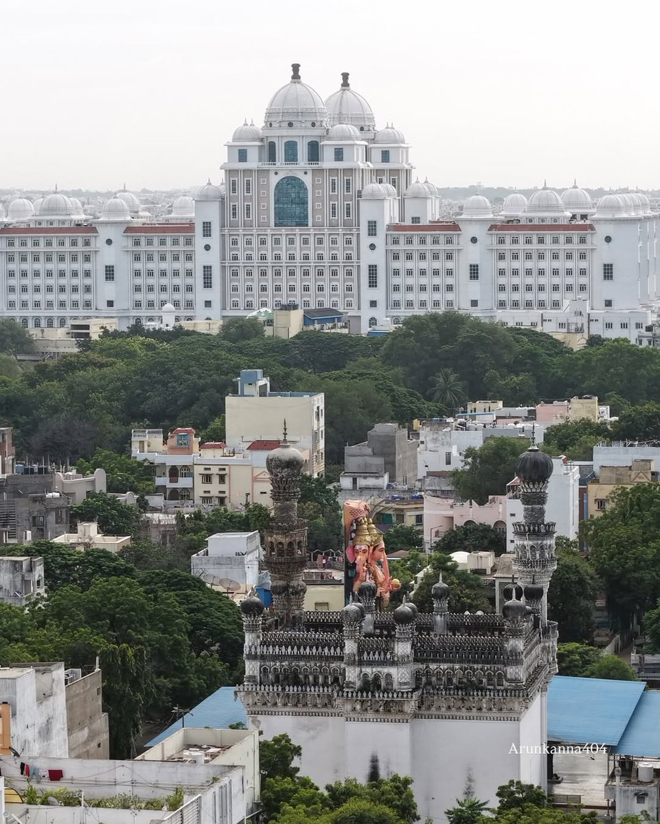HiHyderabad's tweet image. Devotion, Heritage, and Modernity 
in one frame! 🖼️ 

📸: Arunkanna404