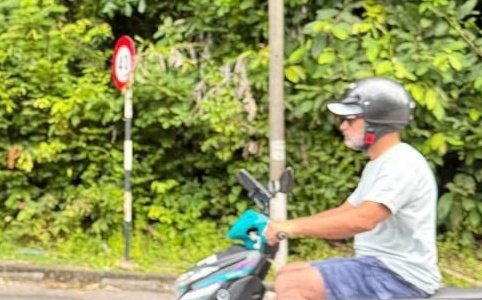 कैमिस्ट से 3 वाला पैकेट खरीद कर जल्दबाजी में  युवती के पास जाता युवक!!