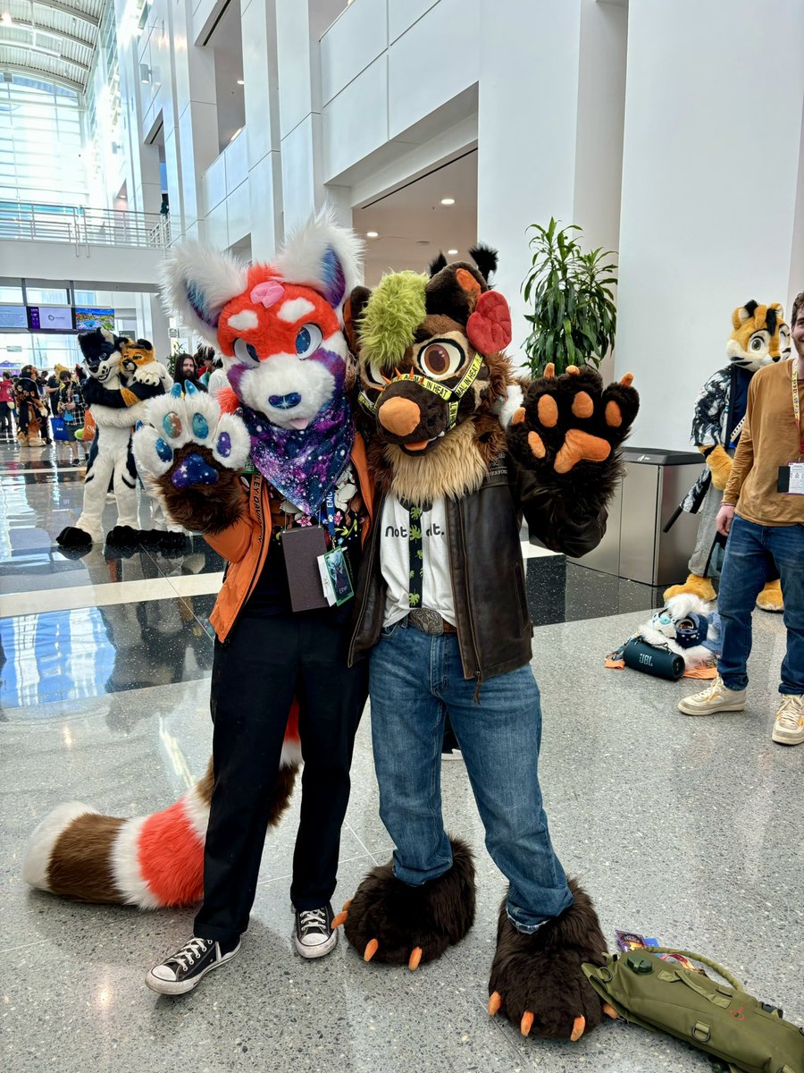 StarForgedSuits's tweet photo. Finally he’s finished. I encourage everyone to try to make a suit, even if it’s just a nub tail! And if not, you can be my first commission! Star Forged Suits is just beginning! We have big plans for the future, so keep an eye out! https://t.co/EXRCn5F0Pz