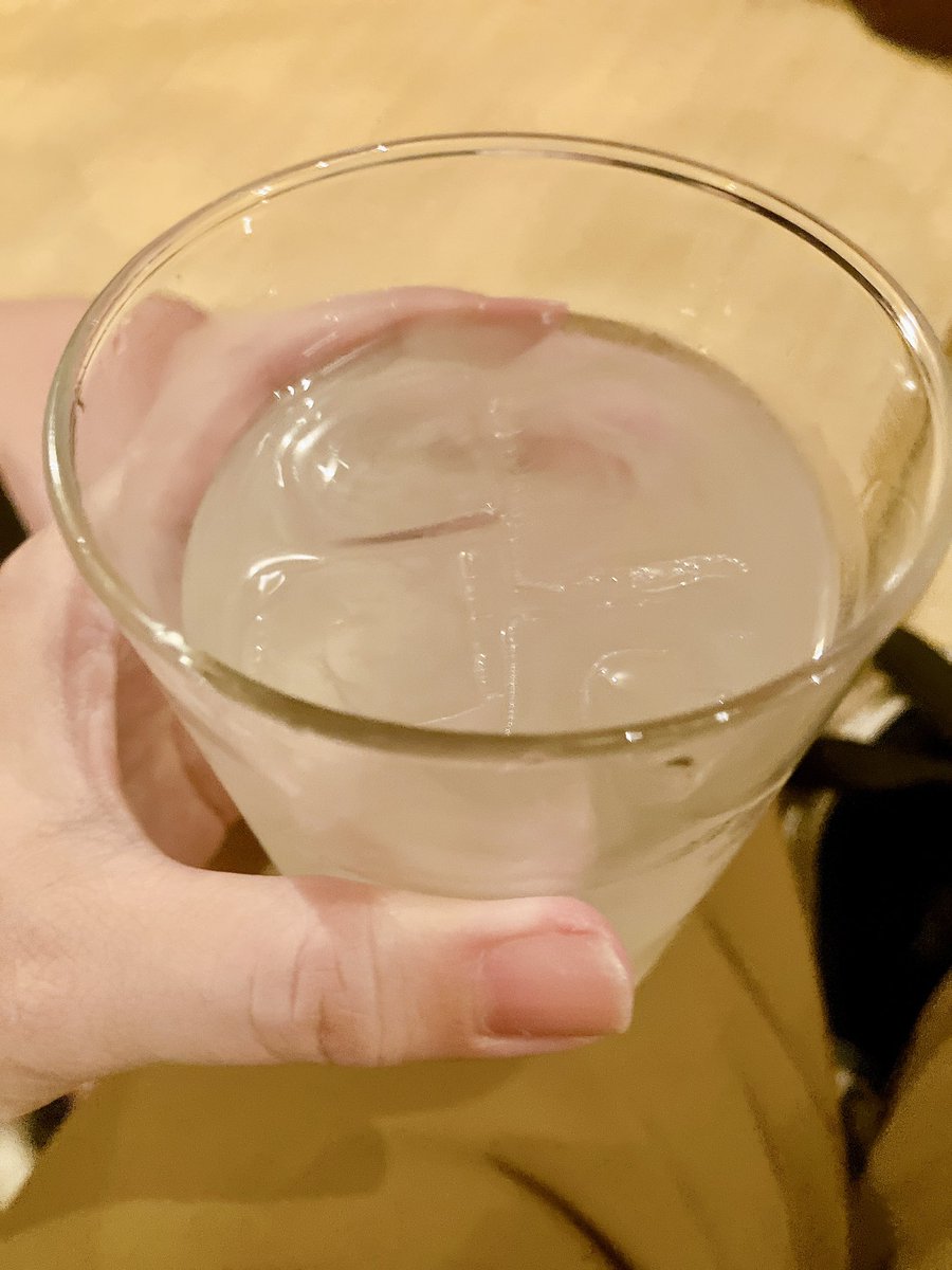 #MsCAFE 子ども達がワチャワチャしてるのも可愛❣️動きは子ども向け、歌は聴かせる大人向けという感じ。飽きない工夫色々で余計にアッという間‼️

初ライブハウスな娘、入場やドリンク交換等も、良い経験になったかと。「オカンがウザ絡みしてきたが楽しかった」と、思春期女子としては上々の感想🥰