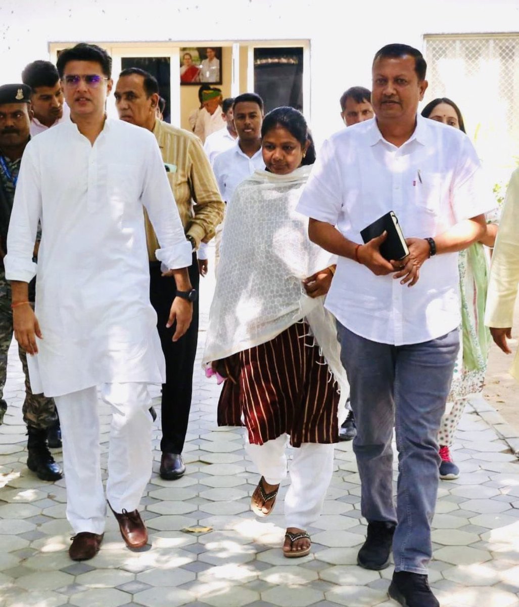 एआईसीसी महासचिव, टोंक विधायक एवं राजस्थान प्रदेश कांग्रेस कमेटी के पूर्व अध्यक्ष रहे श्री सचिन पायलट जी को जन्मदिन की हार्दिक बधाई एवं मंगलमय शुभकामनाएँ। 

ईश्वर से आपके उत्तम स्वास्थ्य, सुखी एवं सुदीर्घ जीवन की कामना करते हैं।
<a href="/SachinPilot/">Sachin Pilot</a>