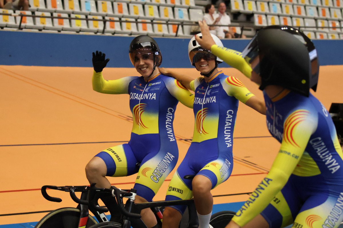 🥇 La selecció catalana, campiona d’Espanya de velocitat per equips masculina i femenina!🏆

Itmar Esteban, Axel Moreno i Marcel Martínez, en categoria masculina, i Aixa Catalán, Laura Rodríguez i Helena Casas, en femenina, aconsegueixen el doblet català!

📸: <a href="/RFECiclismo/">Real Federación Española de Ciclismo</a>