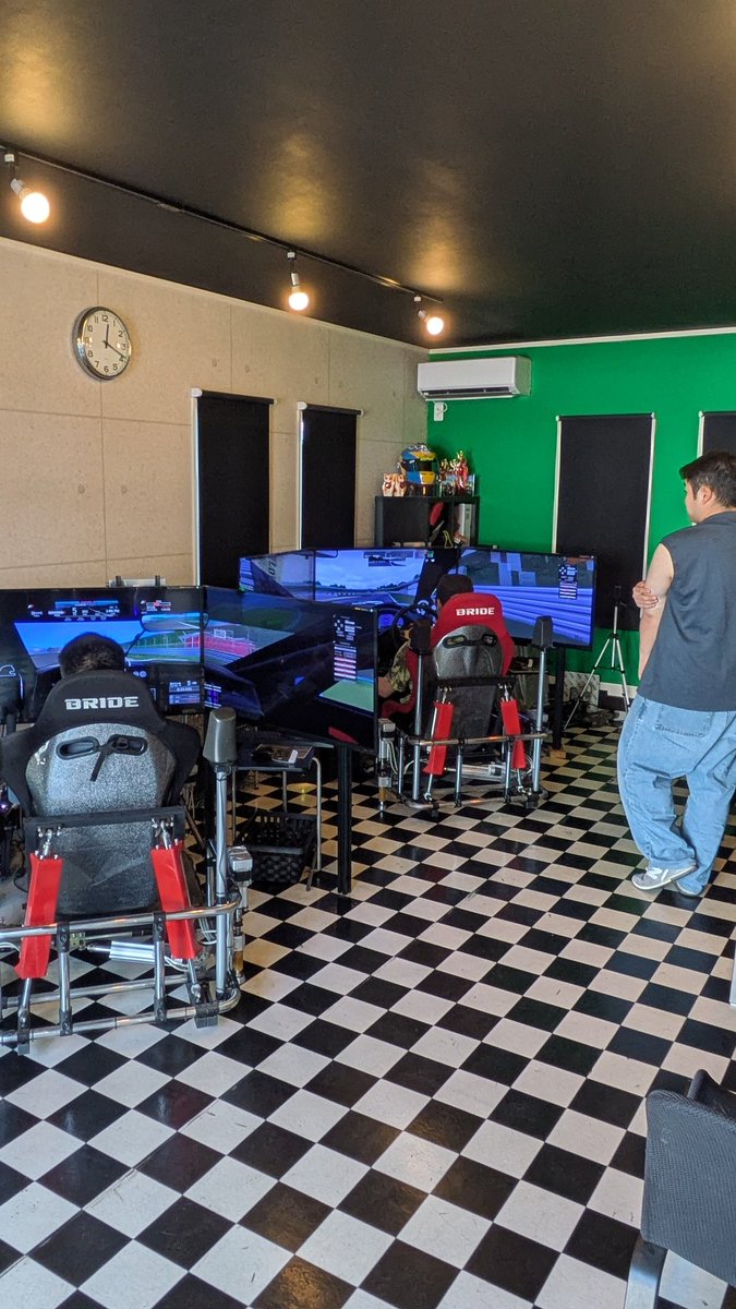 rss_REAL_DRIVE's tweet image. 今日も元気に営業中❗
昨日、今日と新規のお客様が県外よりご来店✨

色々なシミュレーターショップが有る中、当店を選んで来て頂ける事に感謝しつつ、色々なお客様ともレーシングシミュレーターを通してモータースポーツの楽しさを広めて行ければと思う次第です😊

お気軽にご来店お待ちしております