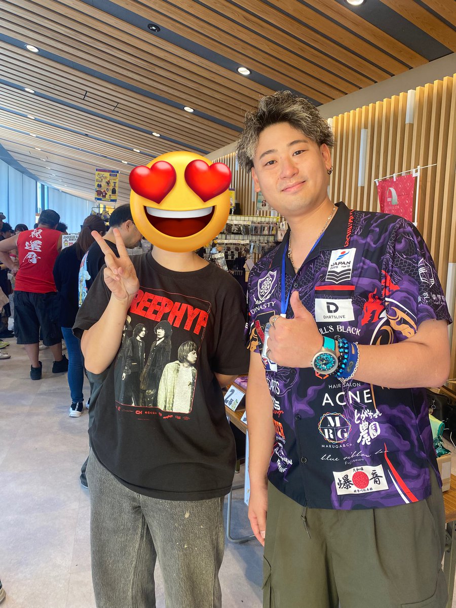 ばり緊張してロビン落ちしたけど推しと写真撮れてまんぞく！