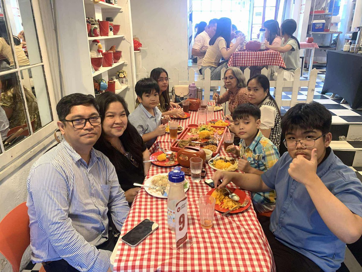 UrbanChickResto's tweet photo. #UrbanChick #Maginhawa has always been a family restaurant. 💛 We’re happy to welcome you and your loved ones, whether for Sunday lunch or any meal of the day!

We’re OPEN DAILY from 9:00 AM to 10:00 PM at 195 Maginhawa Street, Sikatuna Village, Quezon City.

🫶🐔 https://t.co/DJMozD1FBf