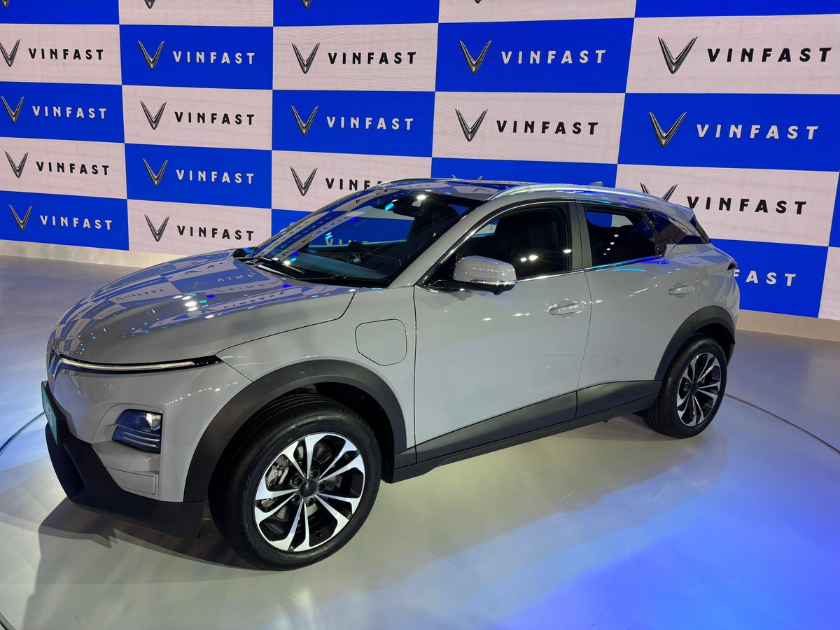 UpdatesChennai's tweet image. VinFast has entered the Indian market with the launch of two electric SUVs, the VF6 and VF7, priced starting at Rs 16.5 lakh and Rs 20.9 lakh (Crazy Pricing). All made in Namma Thoothukudi...🤩